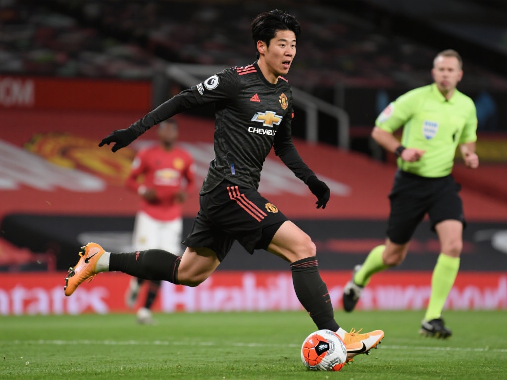 孙兴慜闯荡欧洲15年0冠2亚，决战曼联冲击首冠梦